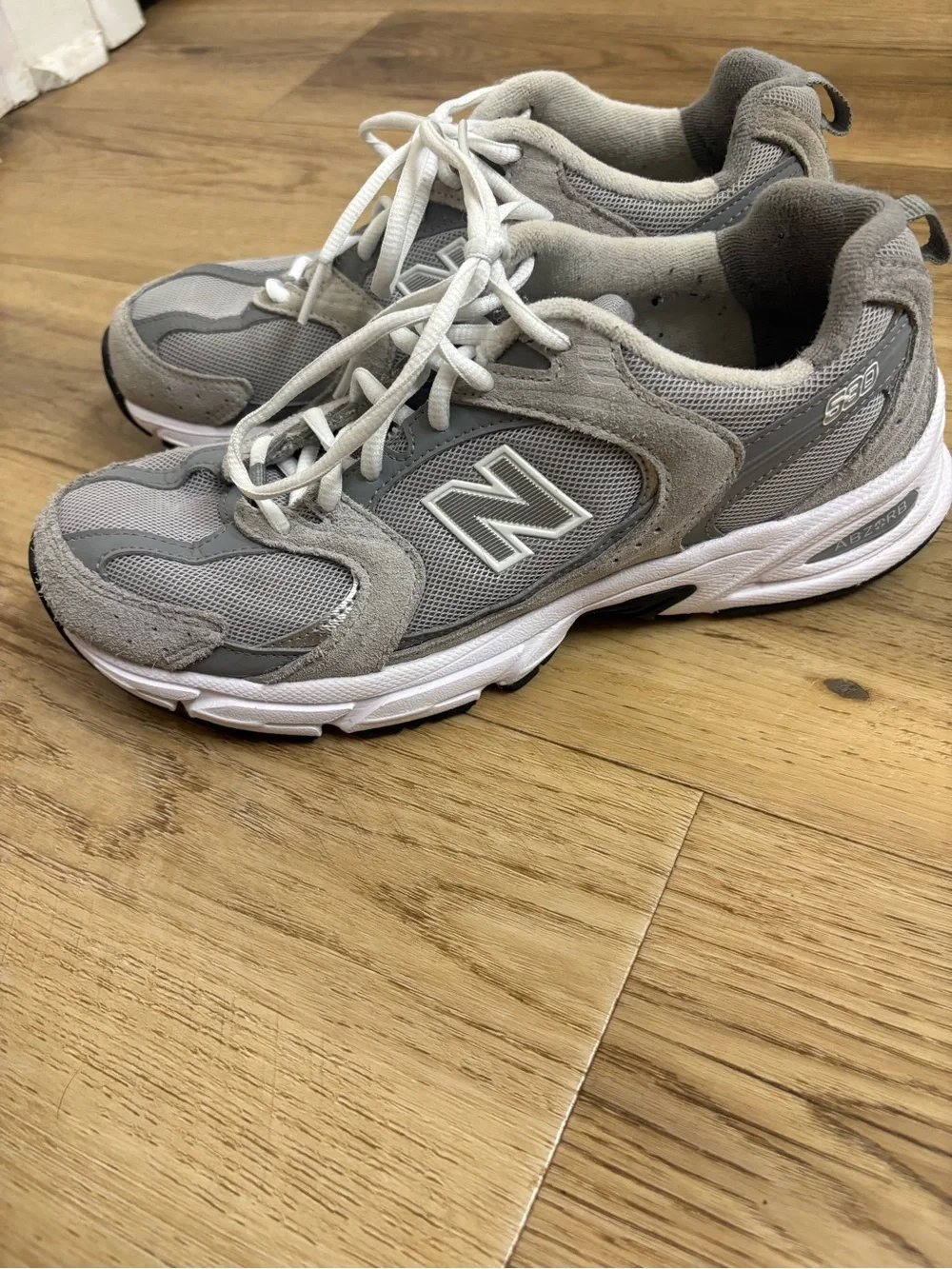 Nb 530 Gray & White Mesh Athletic Sneakers